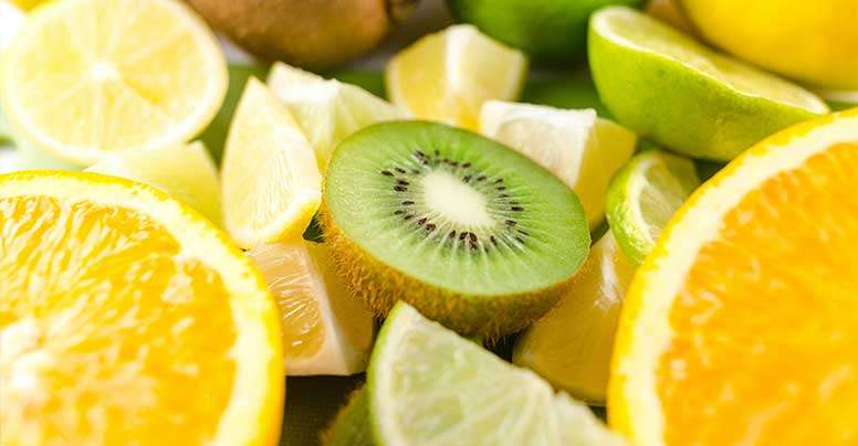 Vitaminas C ir Maisto produktai, kuriuose jo gausu, pavyzdžiui, braškės, apelsinai ir citrinos, padeda stiprinti natūralią organizmo apsaugą, nes juose yra antioksidantų, padedančių kovoti su laisvaisiais radikalais ir užkertančių kelią ligoms.