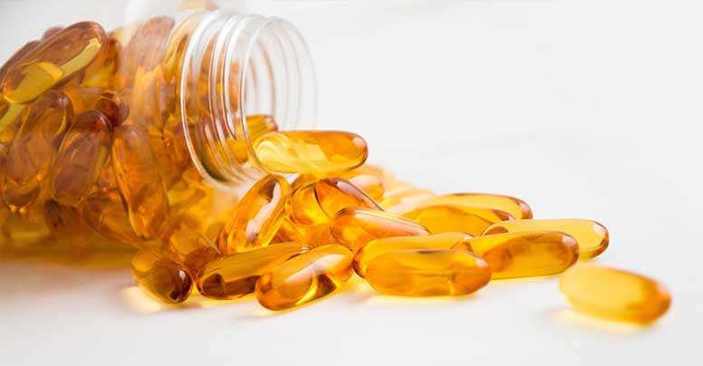 Žuvų taukų nauda širdžiai, smegenims ir sąnariams. Omega-3 dozės, kokybės kriterijai ir kam jų vengti.